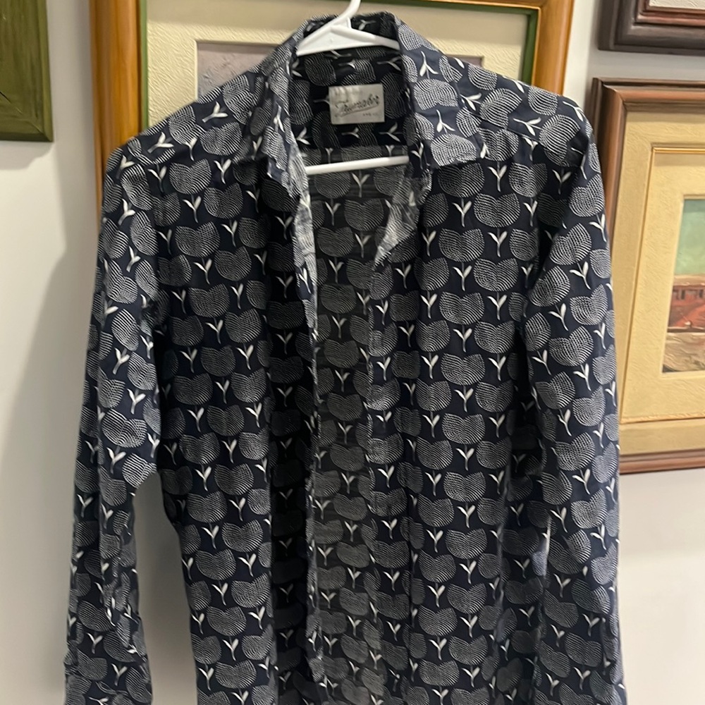 Is in a great condition could be medium or small large